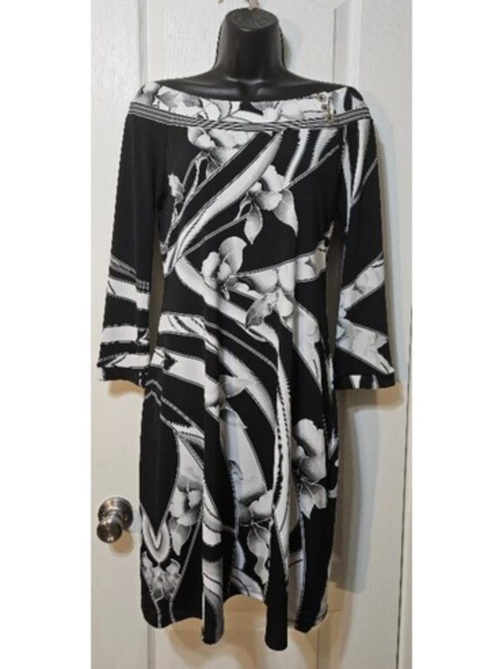 White House Black Market Floral Dress Small Black White Classic Chic